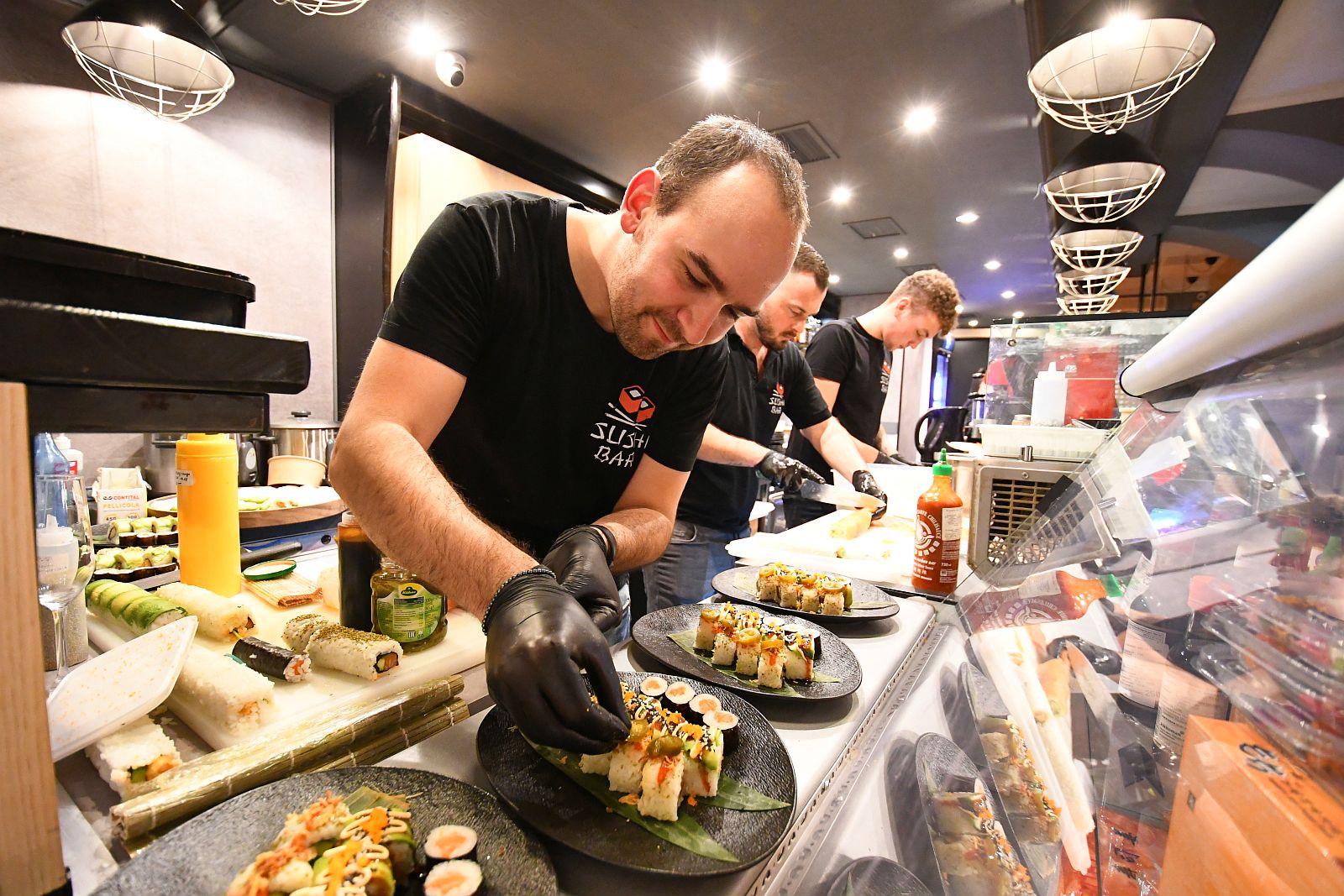 Újabb gasztronómiai színfolt Fehérváron - Sushi és wok bár nyitott a Fő utcán